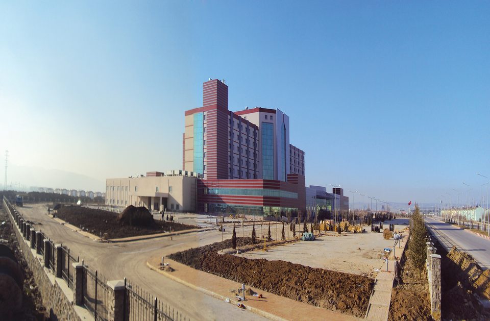 Afyonkarahisar 400 yataklı hastane binası ve çevre düzenlemesi